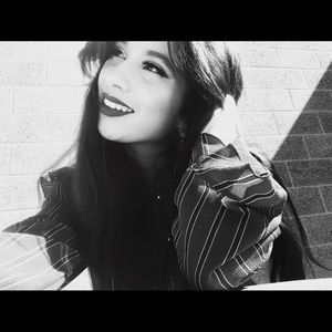 Meet your Posher, Adrienne